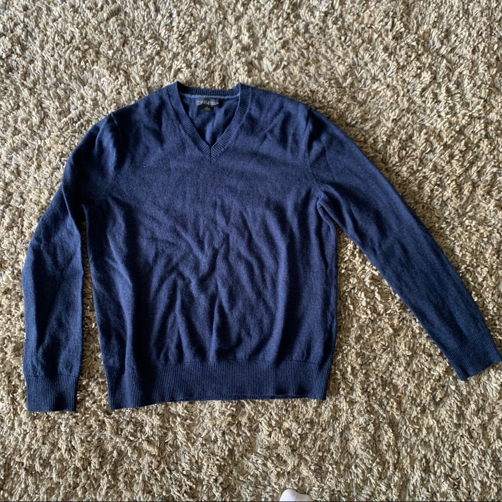 Banana Republic 100% Fine Wool Navy Blue Vneck - Picture 2 of 4